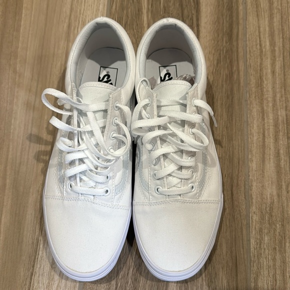 Vans - Picture 1 of 4